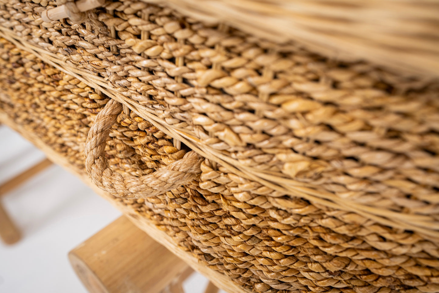 Natural Woven Eco Coffin – Medium