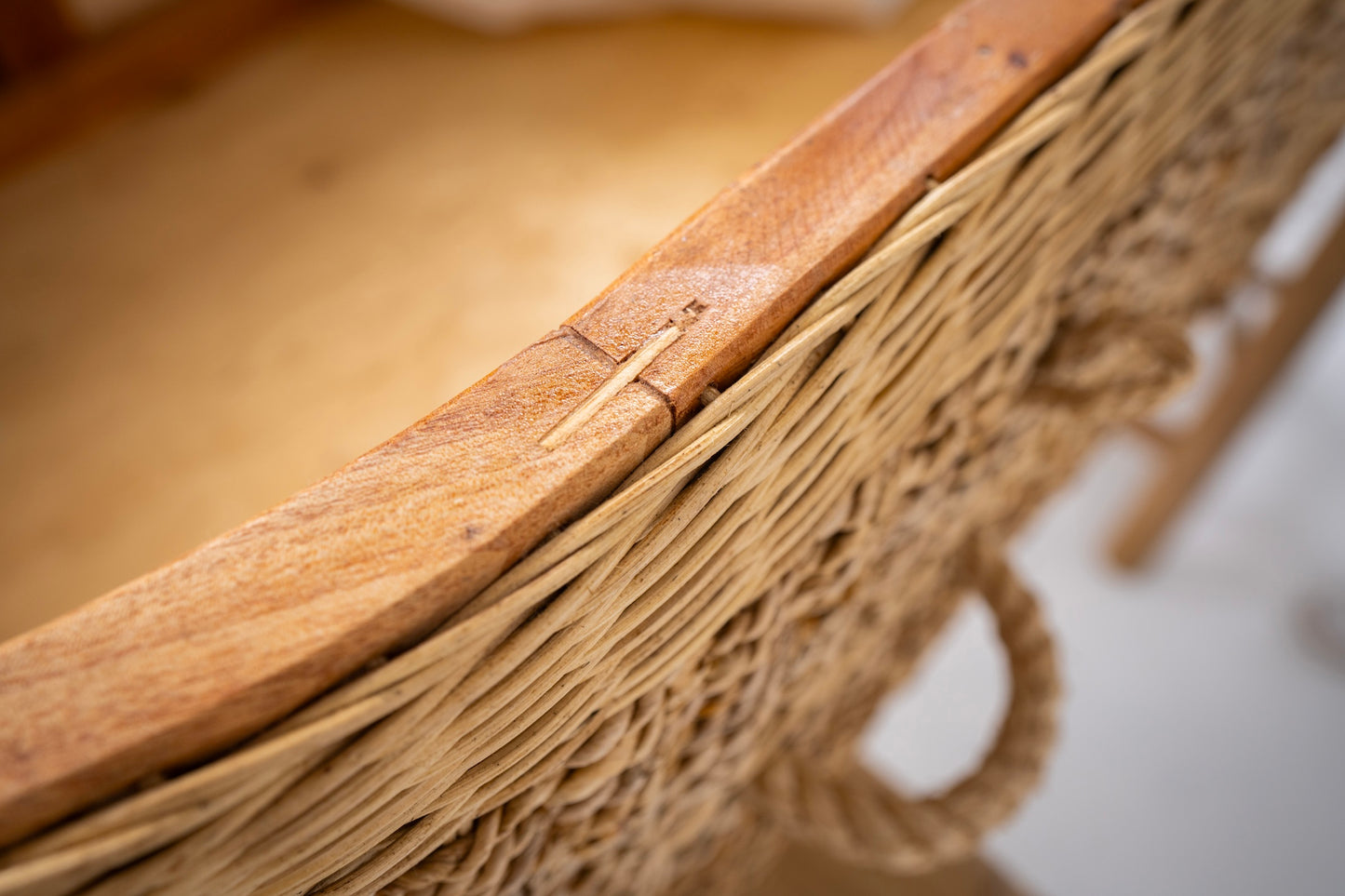 Natural Woven Eco Coffin – Medium