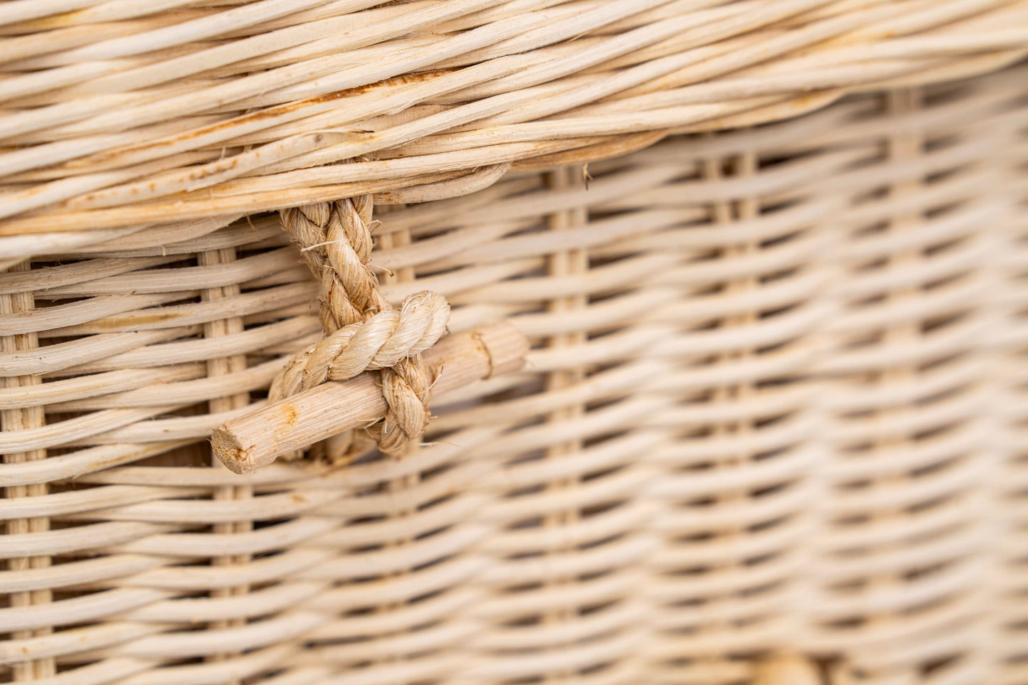 Natural Wicker Eco Coffin – Large