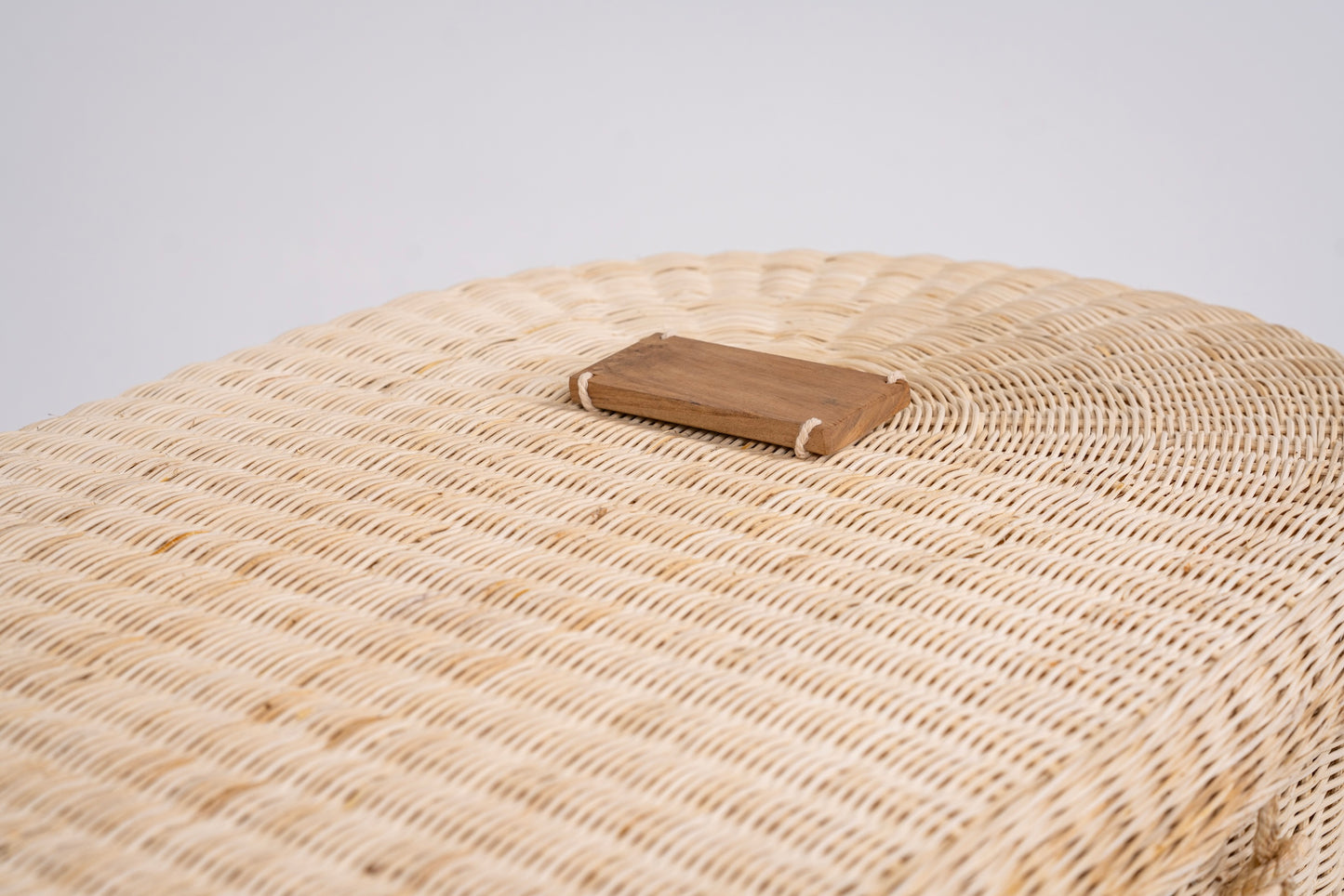 Natural Wicker Eco Coffin – Large
